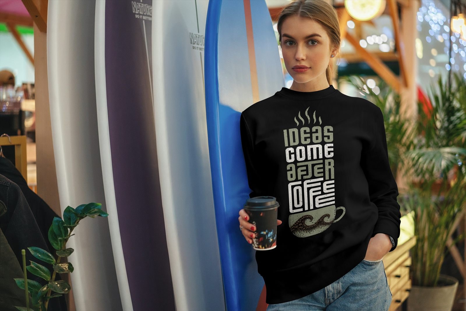 “Ideas come after coffee” hoodie (imagen conceptual)